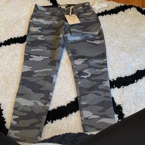 Camo curvy women’s pants